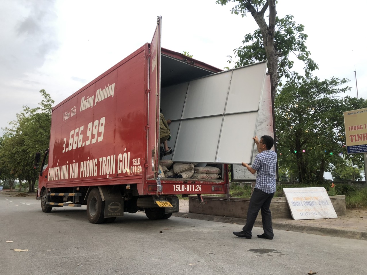 Dịch vụ vận chuyển hàng hóa của Taxi Tải Hoàng Phương đáp ứng mọi yêu cầu về loại hàng hóa