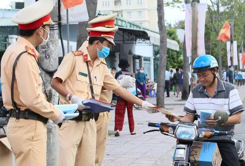 Người dân chỉ cần mang thẻ căn cước